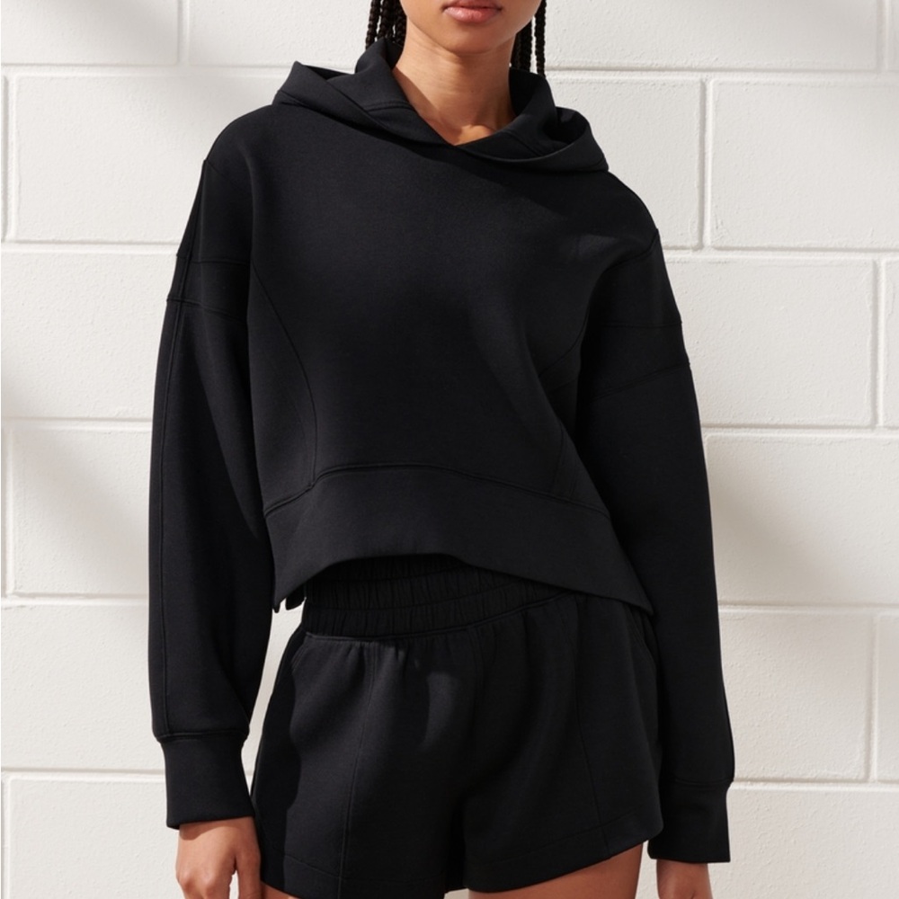 YPB neoKNIT Wedge Popover Hoodie
Abercrombie and Fitch YPB